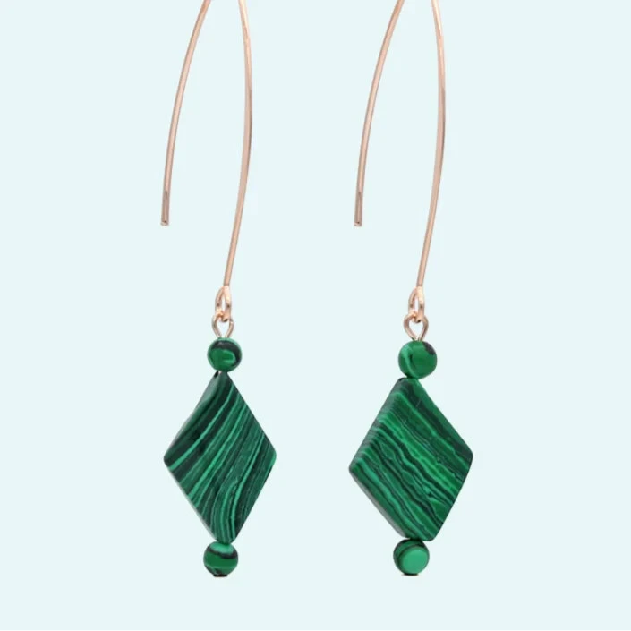 Natural Stone Jewels® - S&amp;Z progetta nuovi orecchini lunghi in malachite prismatica naturale per donna