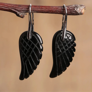 Natural Stone Jewels® - Orecchini pendenti con ali d'angelo intagliate in microcristalli per donna