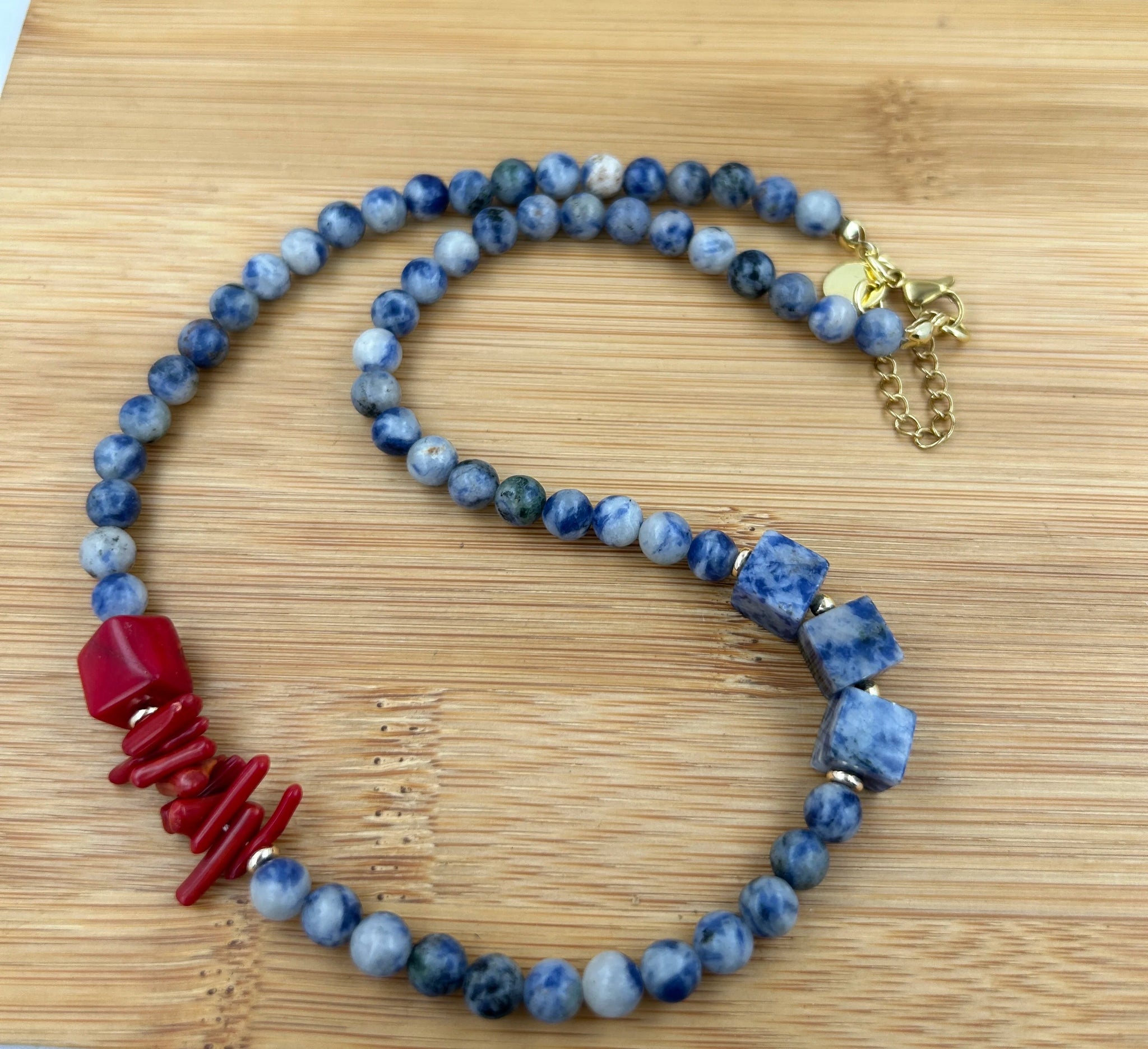 Natural Coral® - Ethnic red coral necklace with luxurious natural stones - NaturJewels®