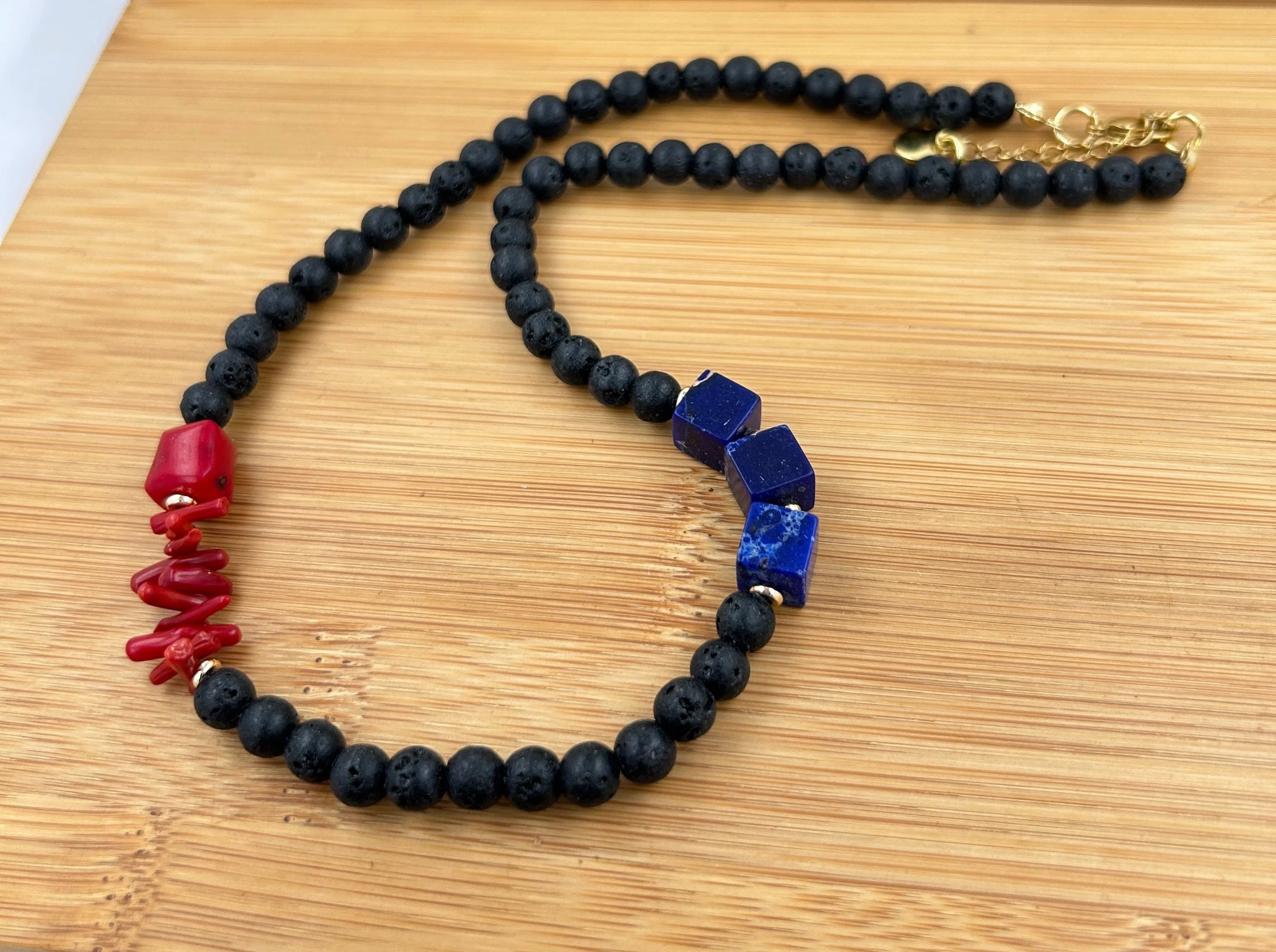 Natural Coral® - Ethnic red coral necklace with luxurious natural stones - NaturJewels®